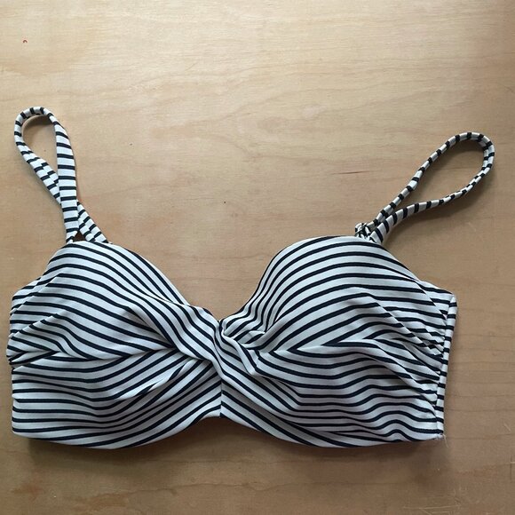 NWOT  H&M Black &  White Stripe Bikini Top. Removable straps.  36D - Picture 3 of 3
